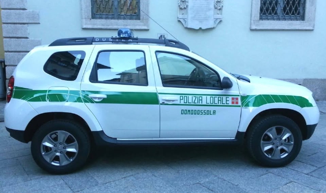 Sul posto è intervenuta una pattuglia della polizia locale per gli accertamenti del caso (foto Archivio)