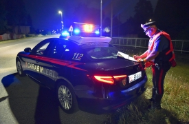 Sorpreso a rubare, ladro inseguito e arrestato