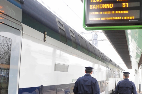 Atti osceni durante il viaggio in treno: «Ci sentiamo insicure»