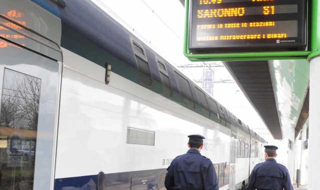 Atti osceni durante il viaggio in treno: «Ci sentiamo insicure»