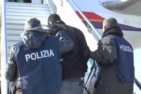 Malpensa: rimpatriato gambiano che aggredì una modella