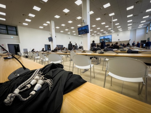 Violenze in carcere: 18 archiviazioni, c'è agente suicida