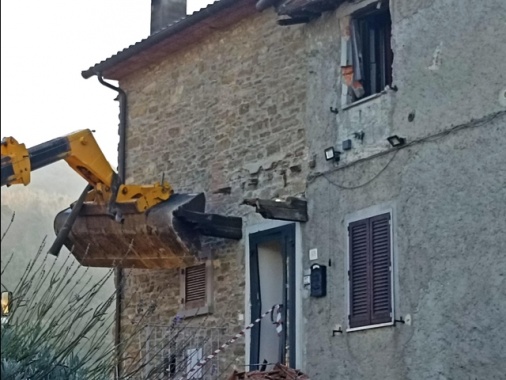 Uccise il vicino che gli demoliva casa, assolto