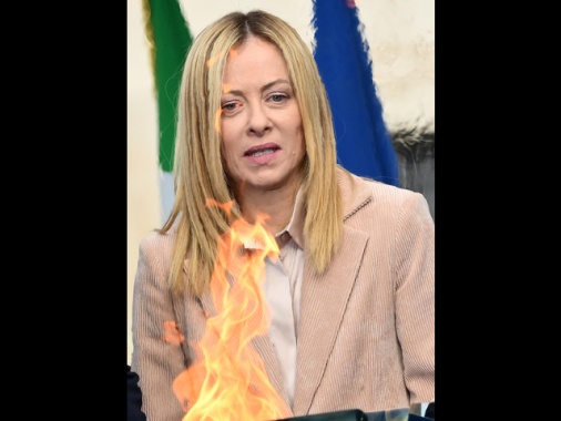 Meloni e 5 leader all'Ue, 'aprire a auto ibride e biofuel'