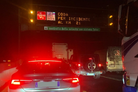 Scontro in Autolaghi nella notte, tre giovani soccorsi