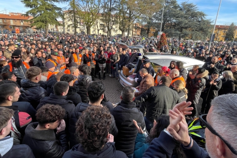Il rombo delle moto per l’addio ad Alessio