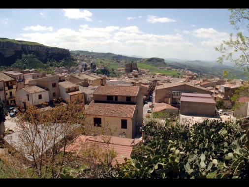 Donna uccide figlia disabile e si suicida a Corleone