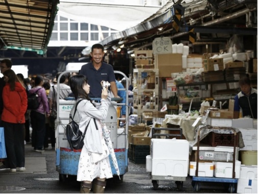 Allarme overtourism a Tokyo, Tsukiji chiede lo stop a visitatori