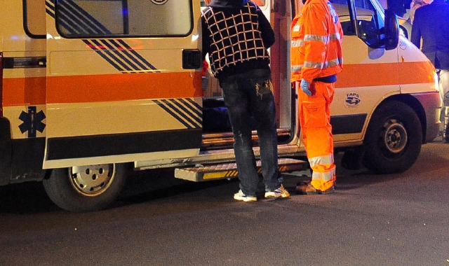 I soccorritori sono intervenuti con tre ambulanze e altrettante automediche (foto Archivio)