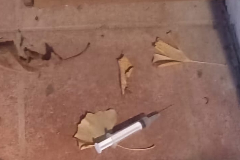 Siringhe davanti a casa: choc a Tradate