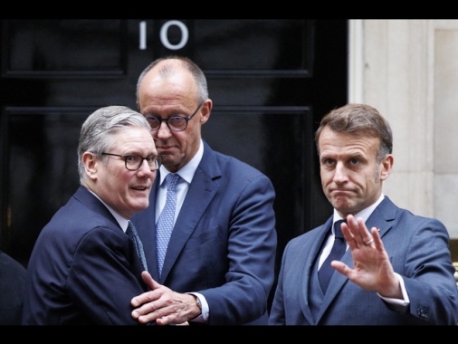 Telefonata di Macron, Starmer e Merz con Trump sull'Ucraina