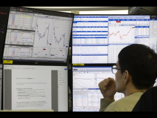 Borsa: l'Asia chiude in calo dopo la Fed, pesano i conti di Oracle