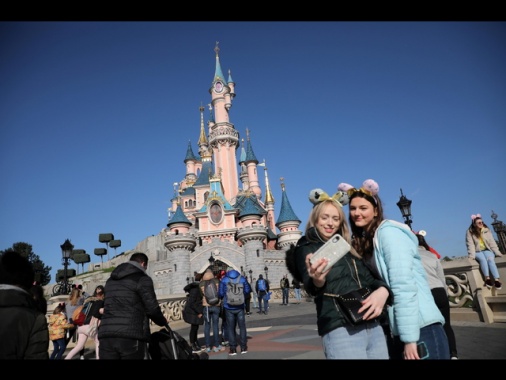 Disney investirà un miliardo in OpenAI, concede in licenza i suoi personaggi