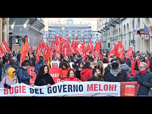 Cgil, adesione allo sciopero al 68%, mezzo milione in piazza