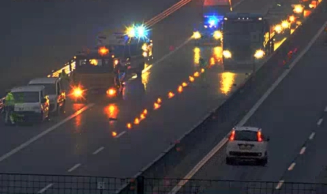 Le operazioni di soccorso riprese dalla webcam di Autostrade per l’Italia