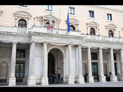 Inps, 27 milioni di lavoratori nel 2024, +1,4 milioni sul 2019