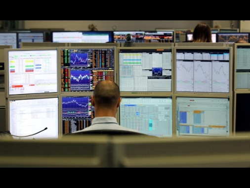 Lo spread tra Btp e Bund chiude in calo a 69,8 punti