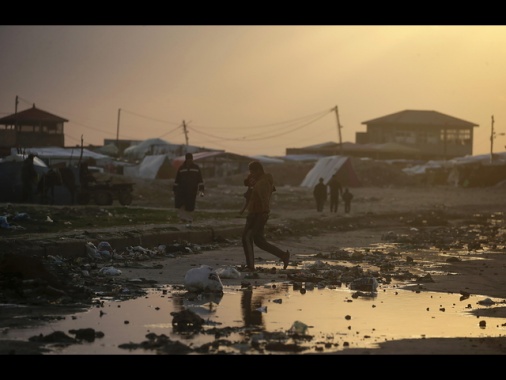 Al Jazeera, 'un bimbo è morto assiderato a Gaza'