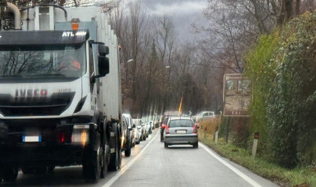 Traffico in tilt verso la Svizzera: coda di tre chilometri