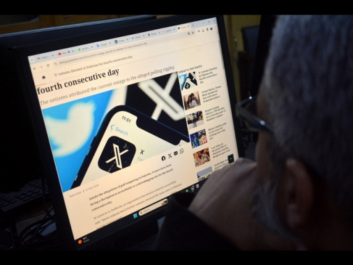 Startup vuole riportare in vita Twitter, X rivendica il nome e il logo