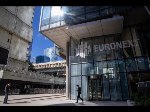 Borsa: Europa in rosso sul finale, Londra scommette sul taglio tassi