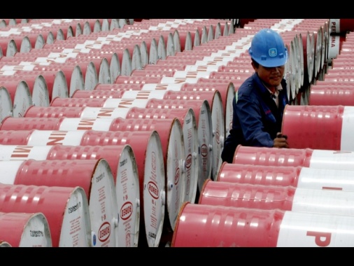 Il petrolio è in rialzo a New York a 56,18 dollari