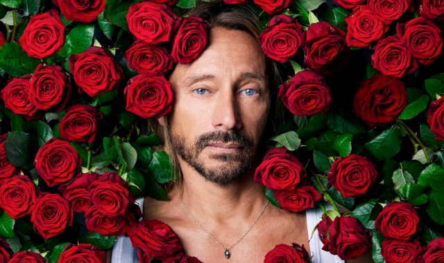 Bob Sinclair è all’annuale Festa di Natale dei Magazzini Generali