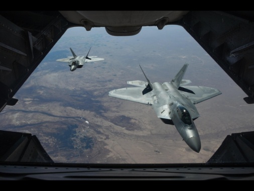 Nyt, ' Usa hanno lanciato attacchi aerei contro l'Isis in Siria'