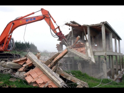 Manovra: emendamento sul condono edilizio sarà trasformato in odg