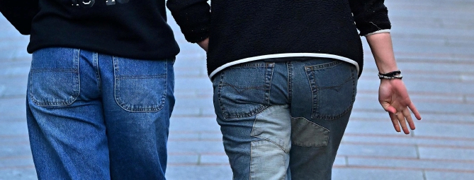 Sequestrata dall’amante, si salva con il segno antiviolenza