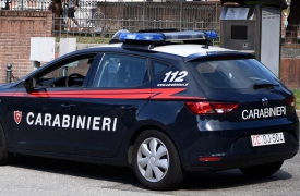 Varese, carabinieri in centro col cane antidroga