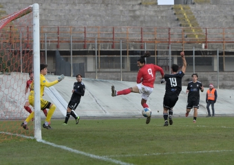 Barzotti fa volare il Varese, Varesina beffata al fotofinish