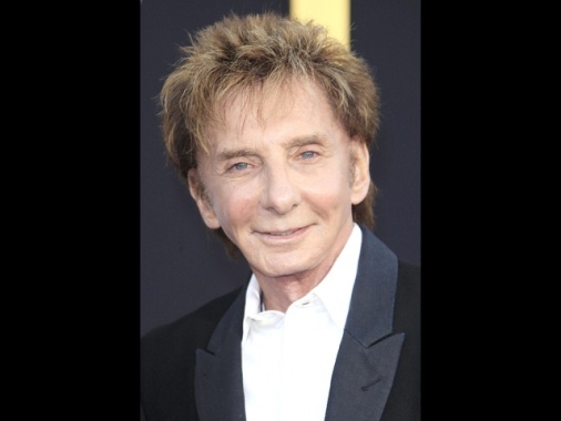 Il cantante americano Barry Manilow annuncia di avere un cancro ai polmoni