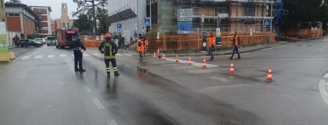 Fuga di gas in via Monte Rosa: edifici evacuati