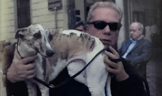 Giuseppe Candela con la sua cagnolina Liz