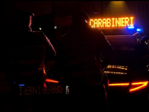 Pirata della strada travolge e uccide un pedone nel Reggiano