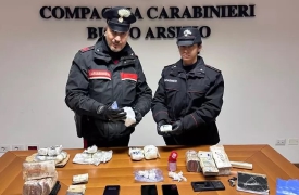 Un chilo e mezzo di cocaina nel doppiofondo dell’auto: arrestato