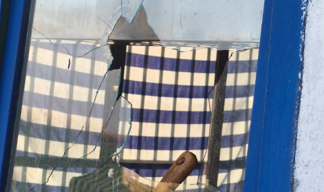 Una delle porte del centro sportivo della Ternatese spaccata dai ladri 