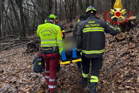 In bici nel bosco, cade e si fa male: soccorso 62enne a Vergiate