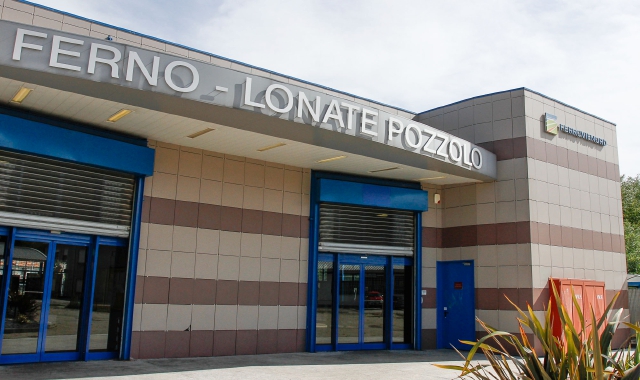 La stazione di Ferno dove è avvenuta l’aggressione