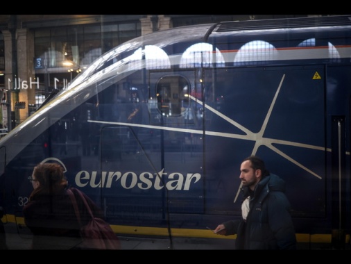 Eurostar annuncia la ripresa di tutti i servizi, 'ma possibili ritardi'