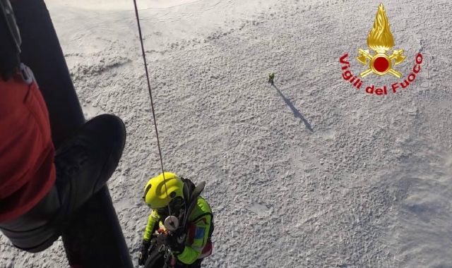 Bloccati sul ghiaccio, soccorsi dal Drago