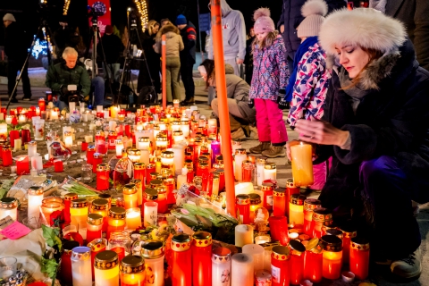 Strage di Crans Montana. «Luminarie spente 24 ore e una messa»