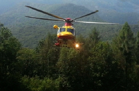 Cade in bici, grave all'ospedale di Varese