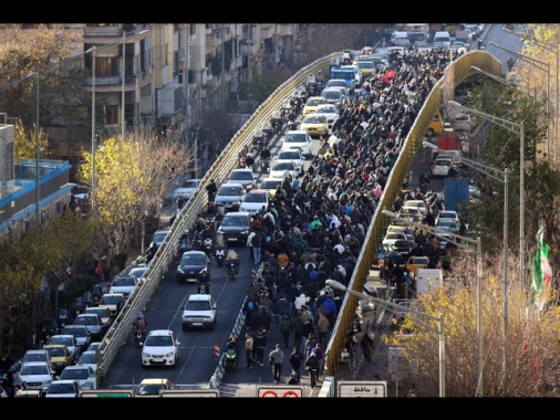 Media, in Iran 16 morti dall'inizio delle proteste
