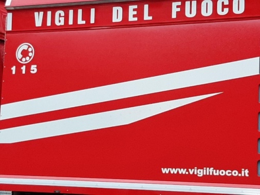 ++ Assalto a portavalori lungo la A14 con chiodi e fumogeni ++