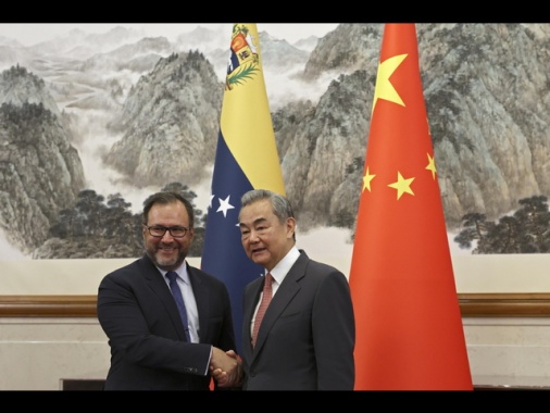 Cina, 'nostri interessi in Venezuela saranno protetti dalla legge'
