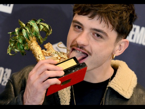 La musica italiana domina le classifiche 2025, Olly in vetta tra album e singoli