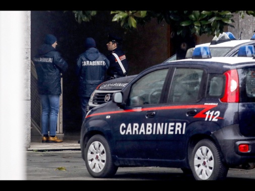 Difende un amico da rapina, quindicenne accoltellato a Milano