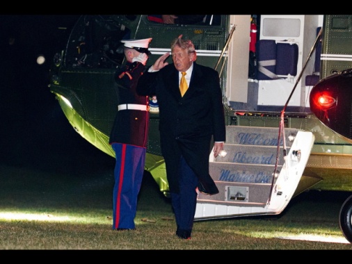 Trump, 'inizieremo a produrre armi più velocemente'